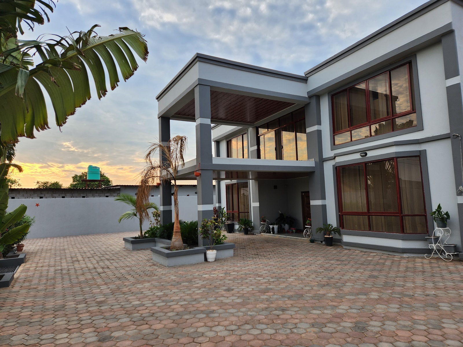 Silverest Studios (4 km from Unilus) property image